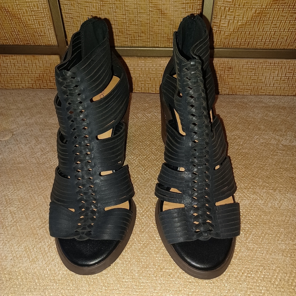 NEW Lucky Brand Darvie Leather Sandal